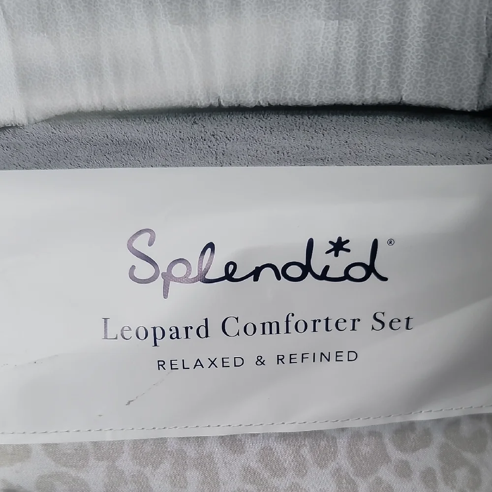Splendid Beige/light Gray And White, Animal Print  Comforter Set Elegant Bedding